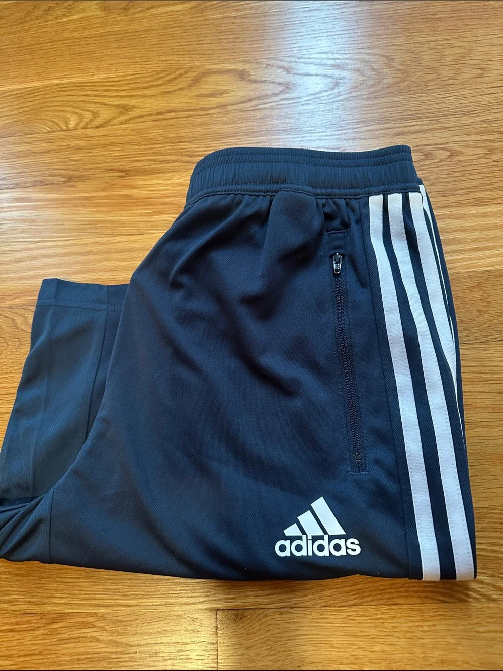 adidas Men's nwt Navy Athletic Shorts with White Three Stripes zippered pockets